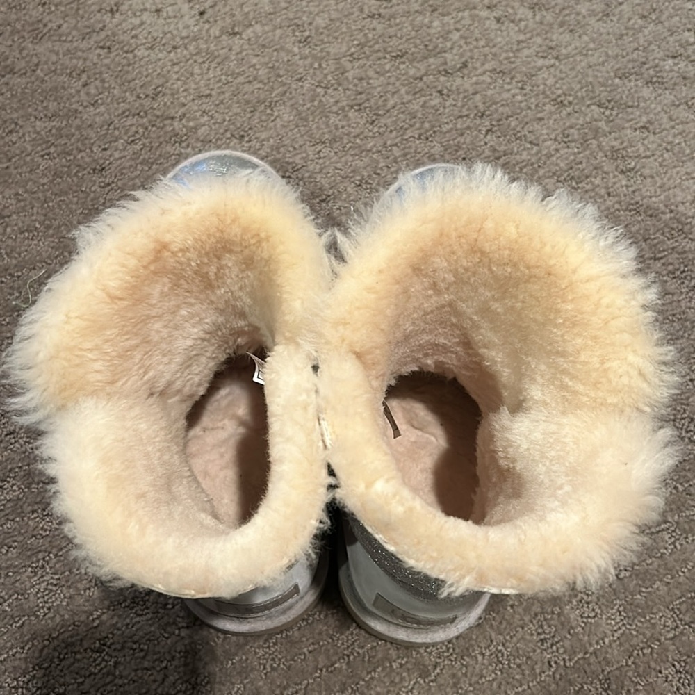 Silver Bailey Button Uggs - image 6